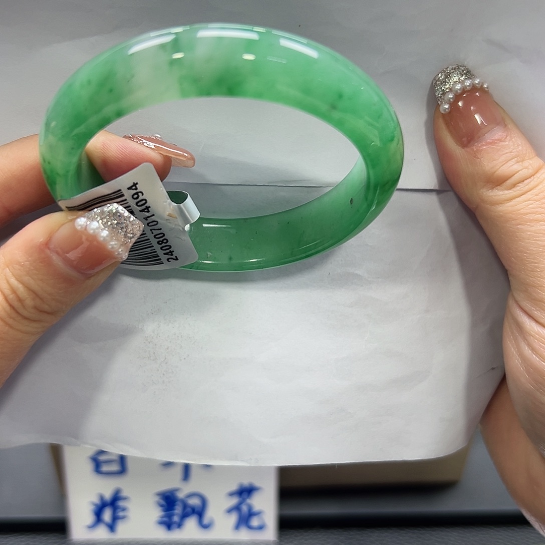 石英质玉手镯未镶嵌奔***姐