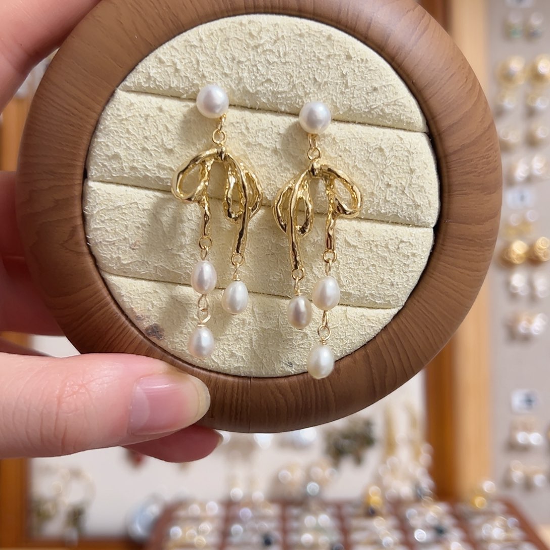 淡水珍珠银S925镶嵌耳饰