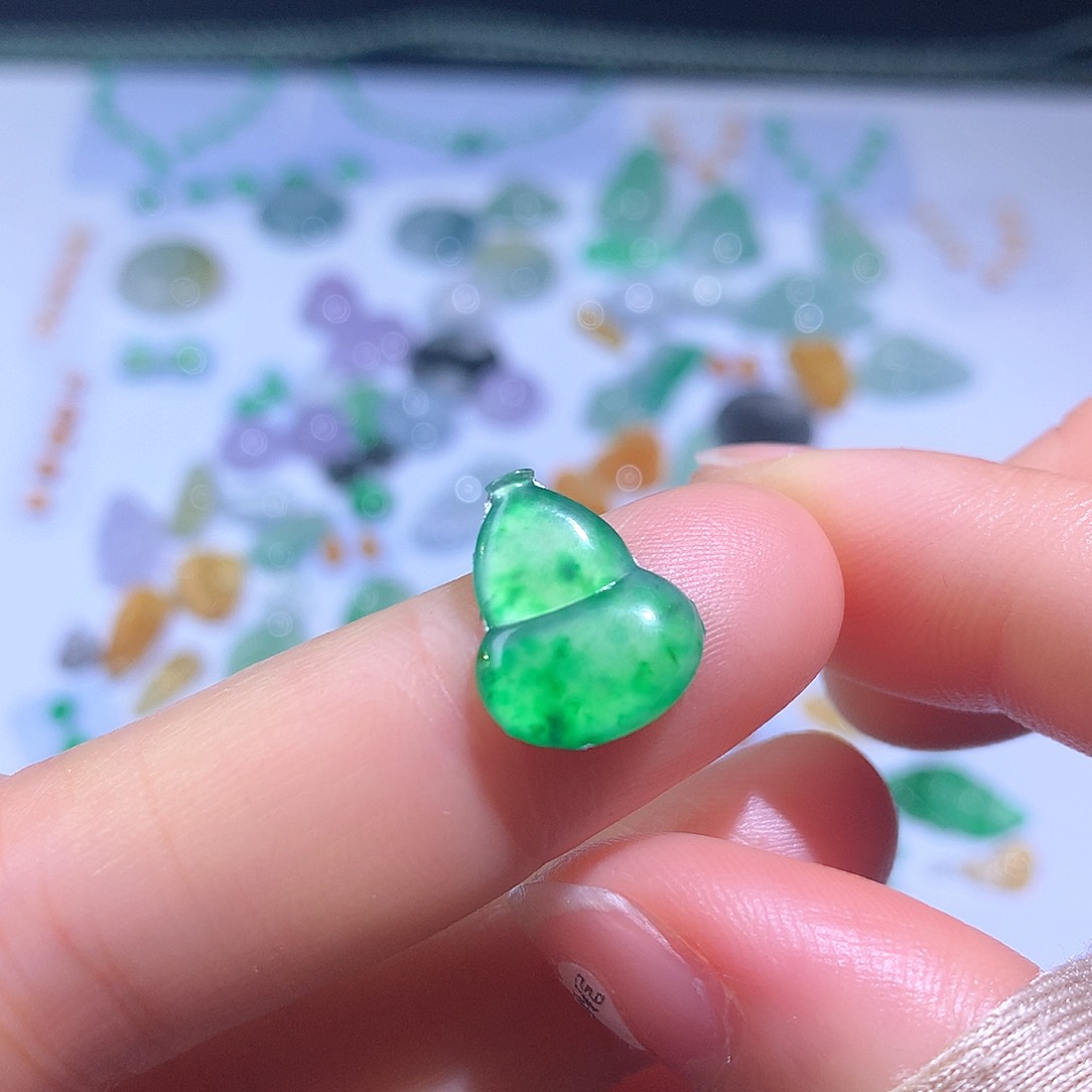 翡翠颈饰未镶嵌葫芦