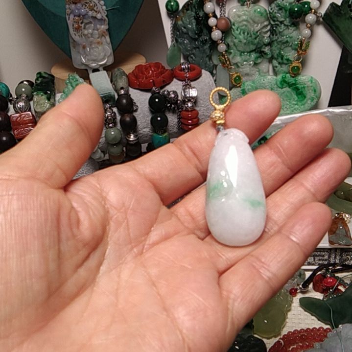 翡翠吊坠(赠链)未镶嵌