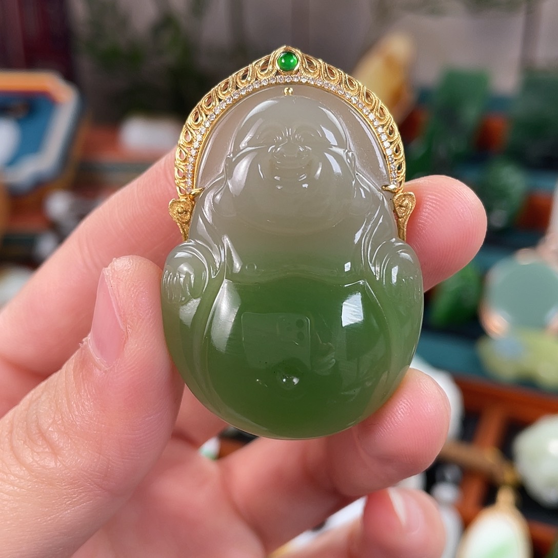 18K金镶嵌和田玉挂件