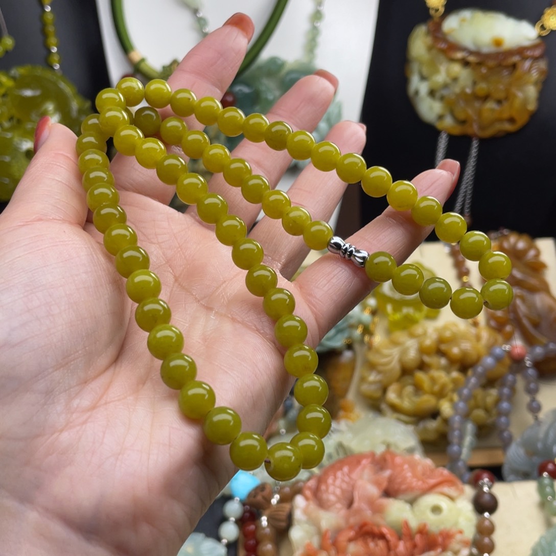 未镶嵌蛇纹石玉颈饰