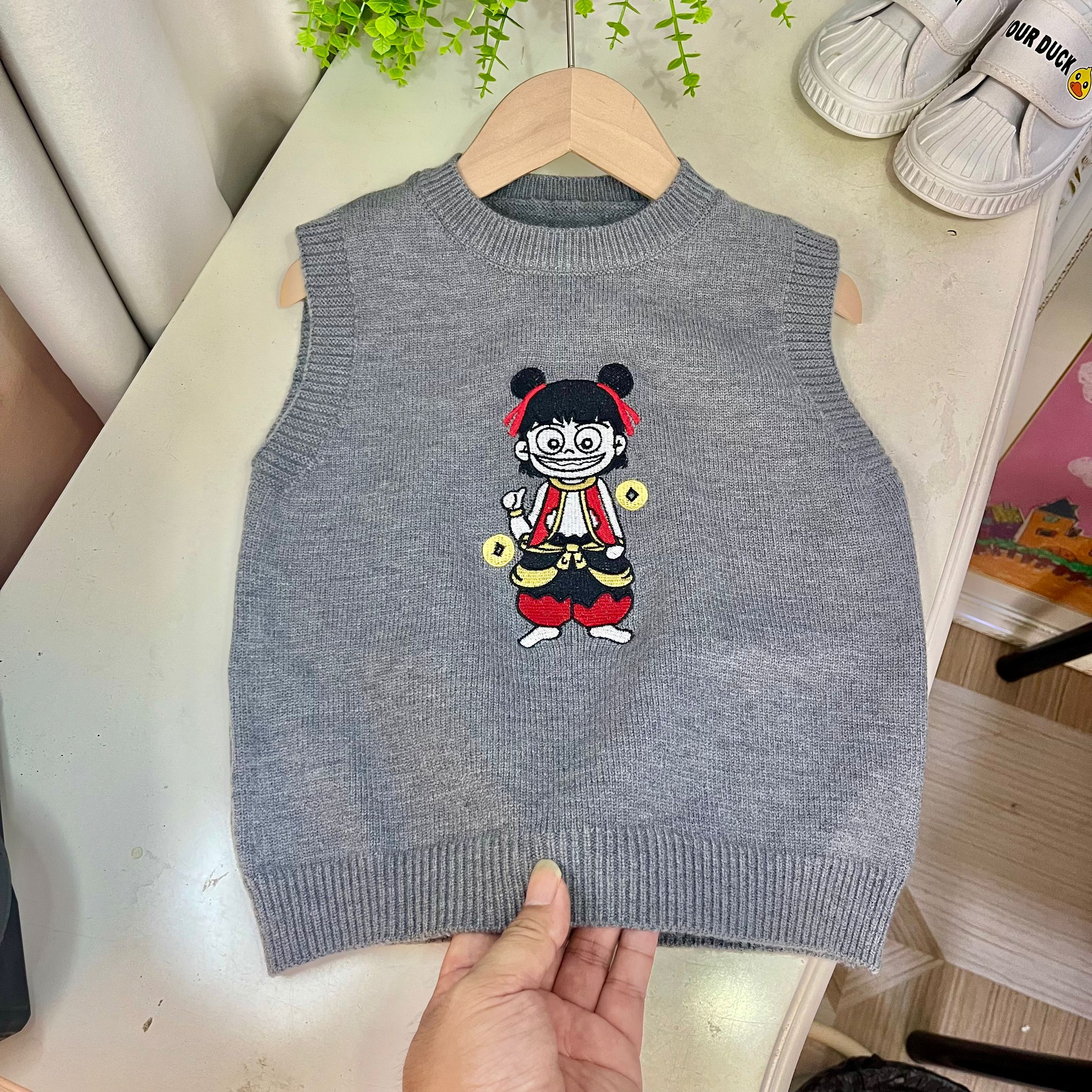男宝女宝儿童马甲外穿内搭针织毛衣背心宝宝卡通小哪吒2025春秋冬