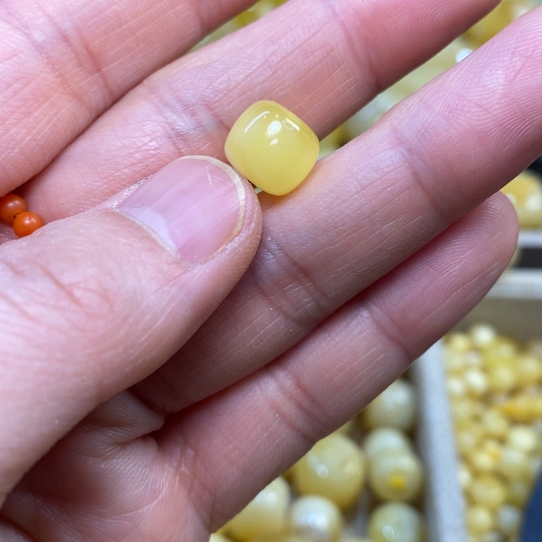 用***0琥珀未镶嵌裸石蜜蜡配珠