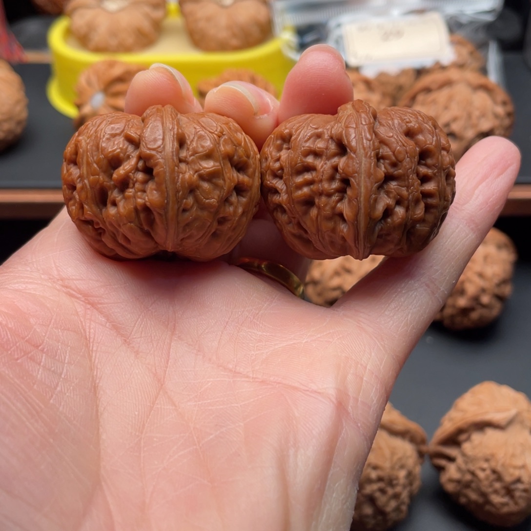 東***风把件文玩核桃元宝37