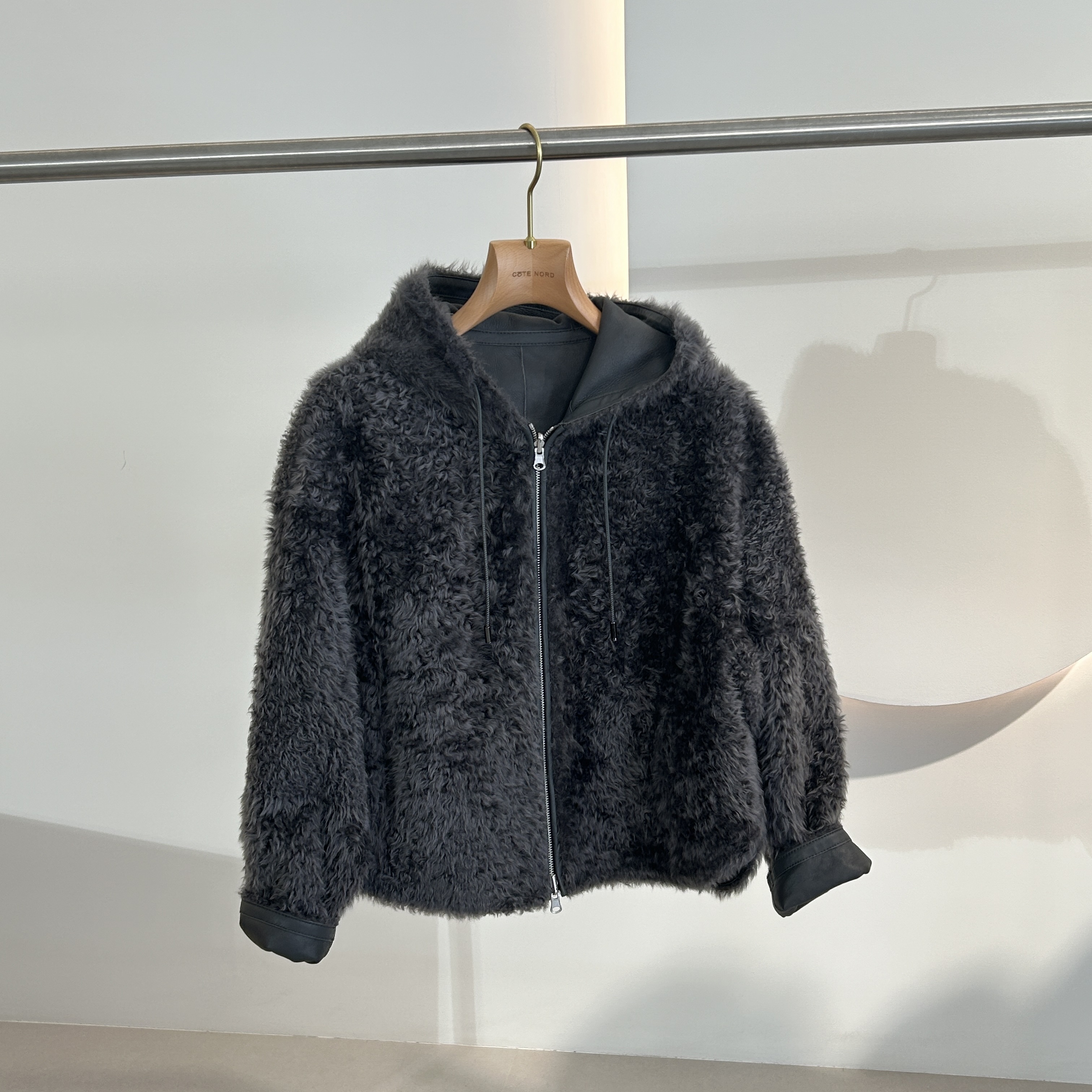 【朵姐臻选】带帽皮毛一体短外套 H5-131