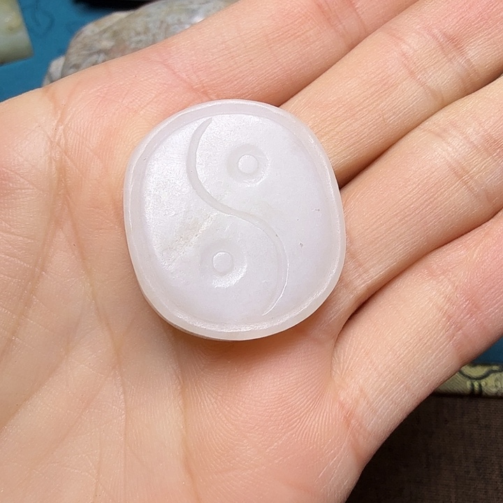 酷***살和田玉（糖玉）未镶嵌颈饰