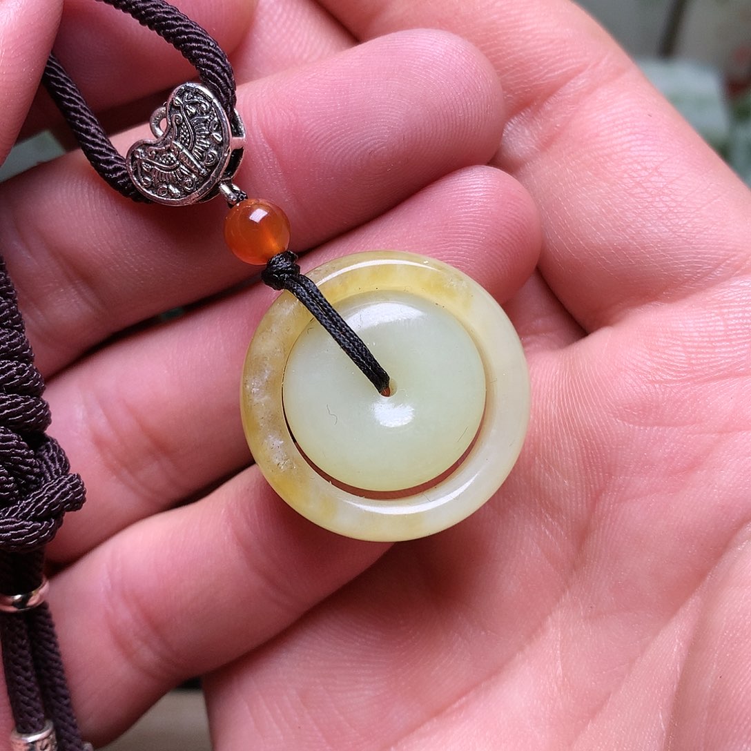 岫岩老玉（透闪石质玉）颈饰未镶嵌