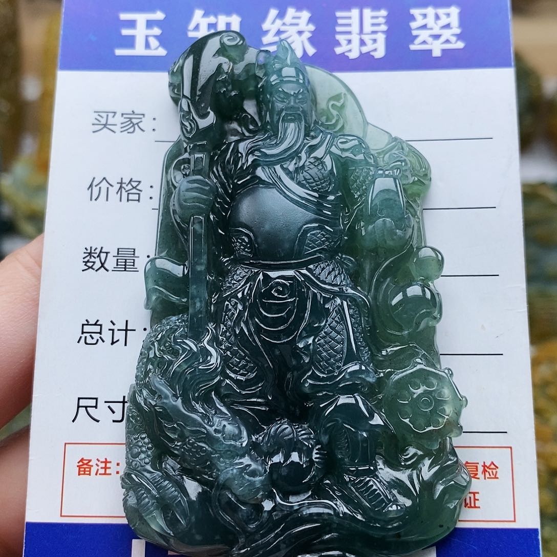 翡翠未镶嵌颈饰关公