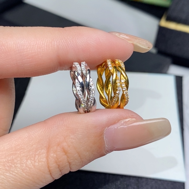 耳饰18K金镶嵌钻石麻花款小O型耳扣 多样性一对发货