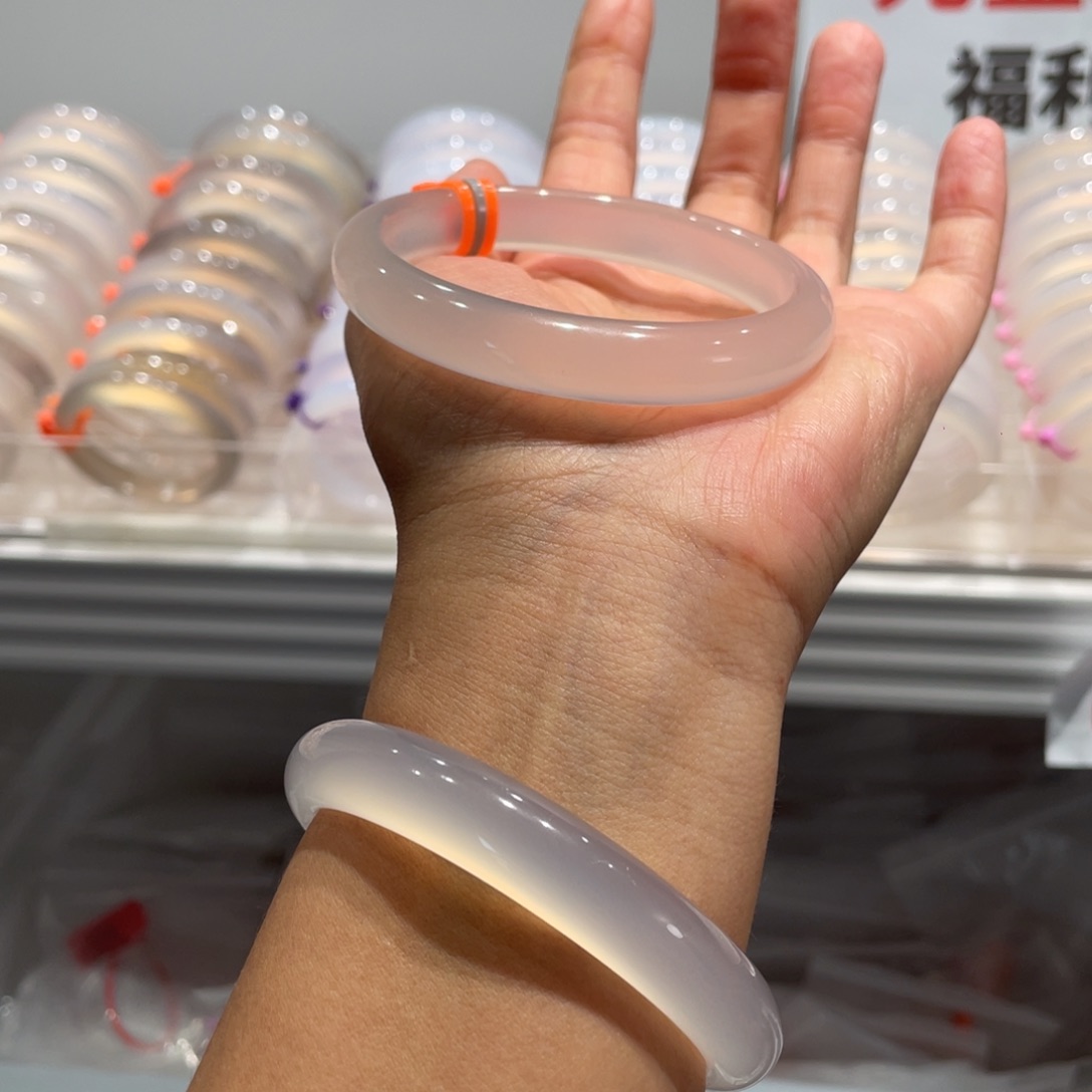 挂***笑玛瑙/玉髓手镯未镶嵌