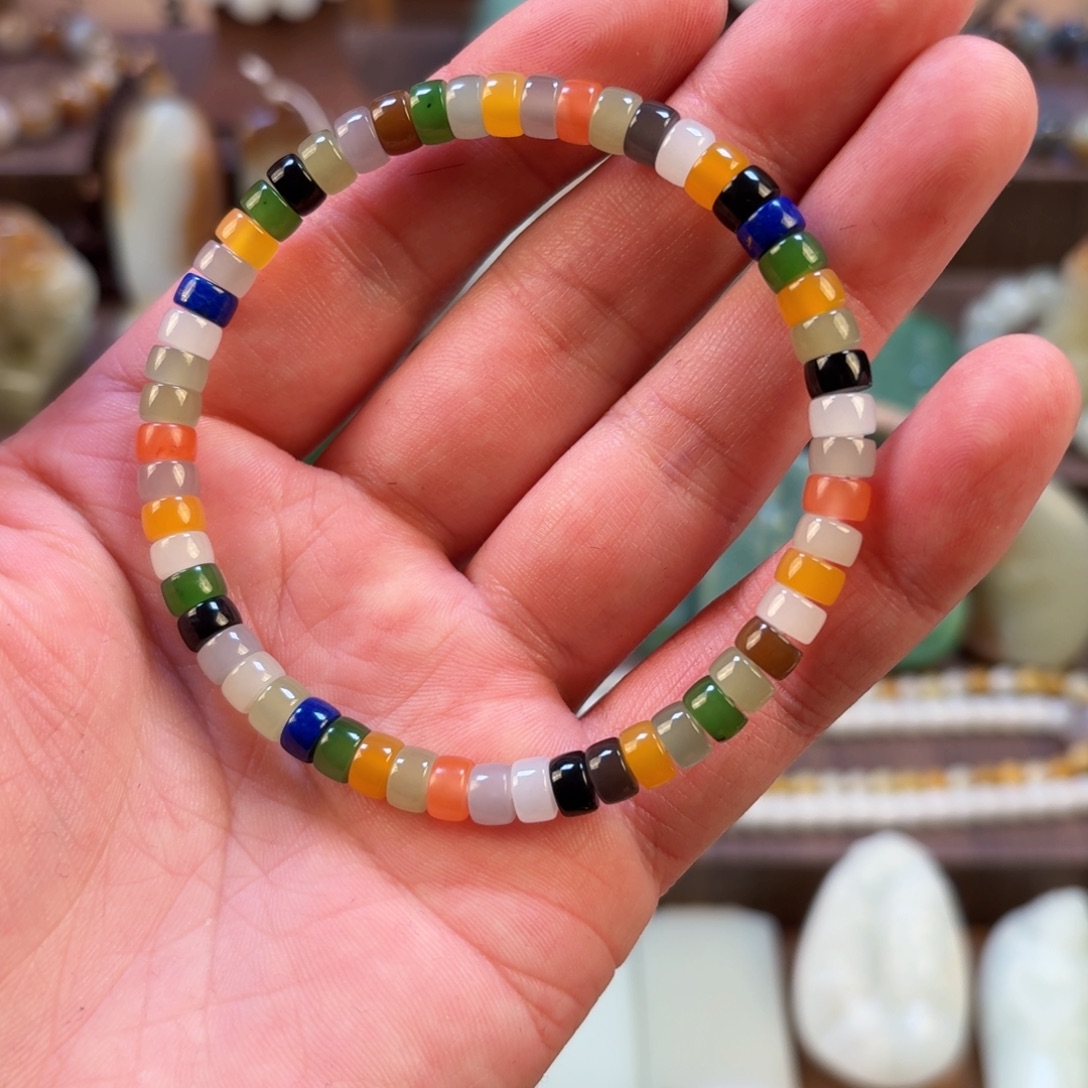 和田玉未镶嵌吊坠(赠链)