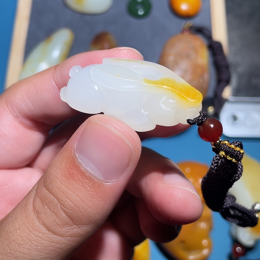 和田玉未镶嵌车挂