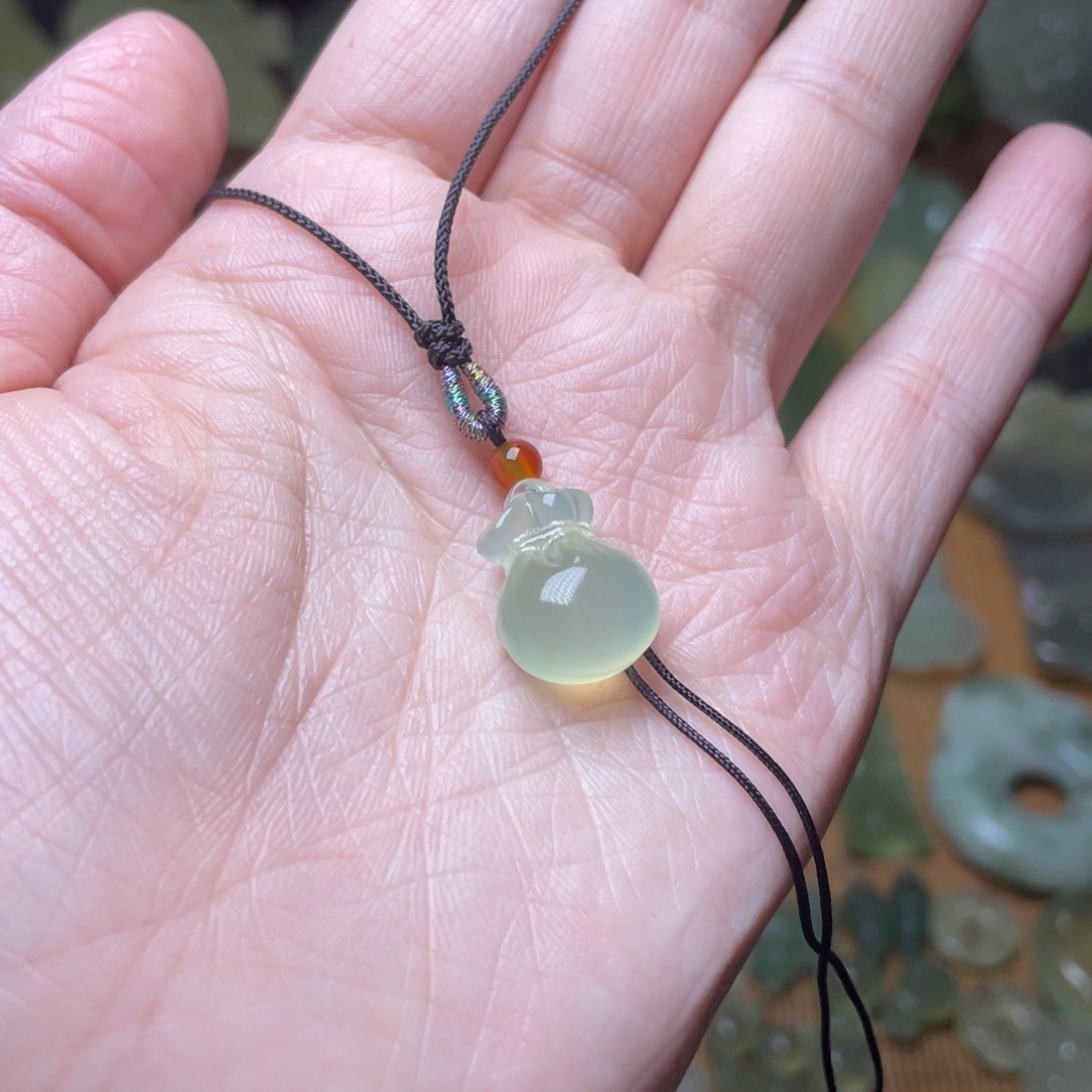 蛇纹石玉未镶嵌吊坠