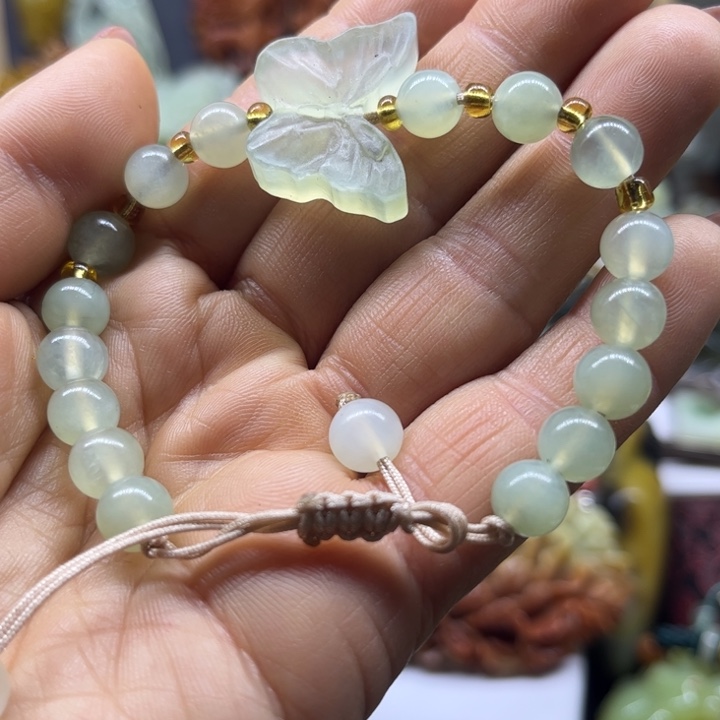 蛇纹石玉未镶嵌颈饰