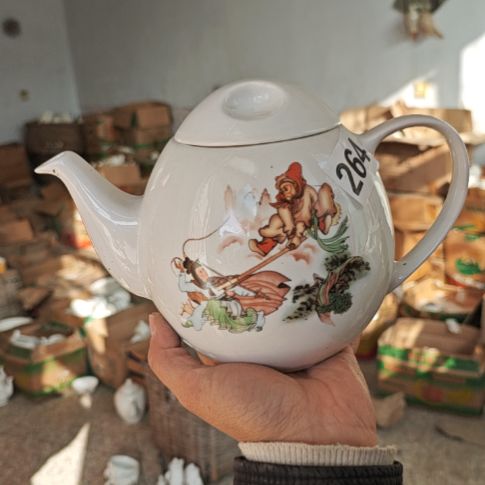 库存瓷片三打白骨精多孔茶壶