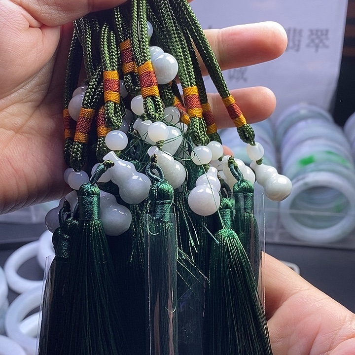 定制翡翠未镶嵌挂件展多发1