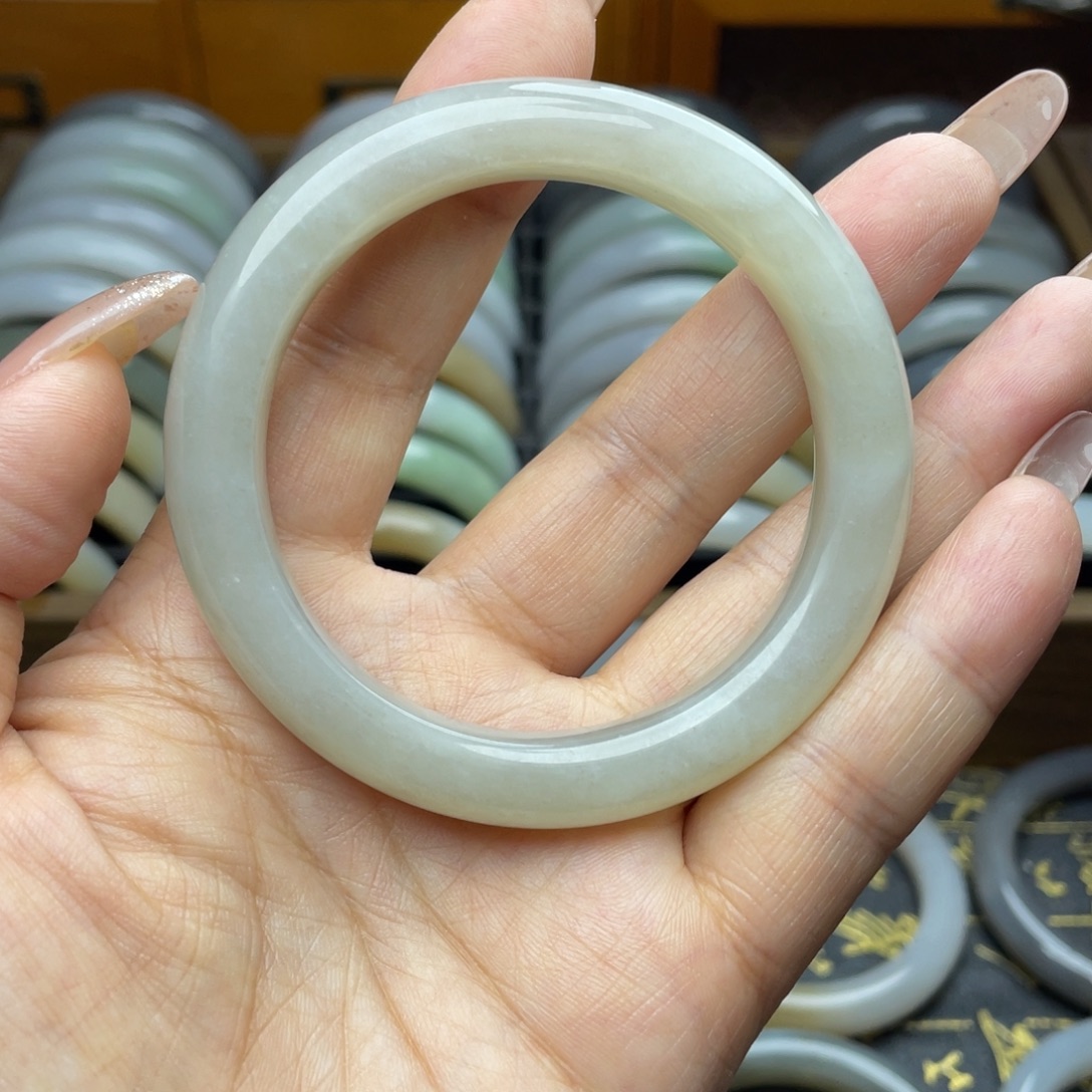 和田玉未镶嵌手镯福利