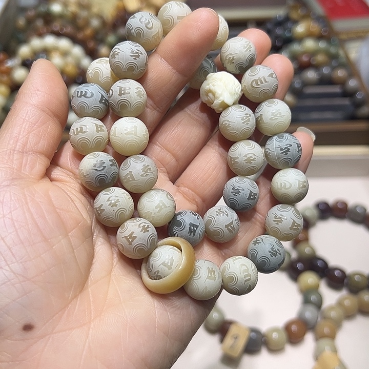 吊坠白玉菩提12六字