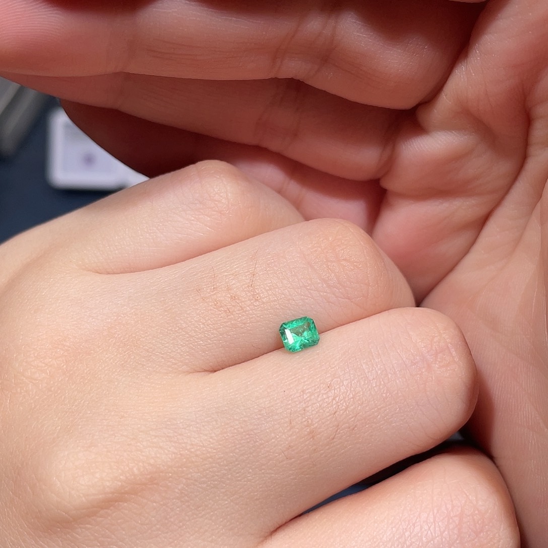 祖母绿裸石0.36ct赞比亚 特价