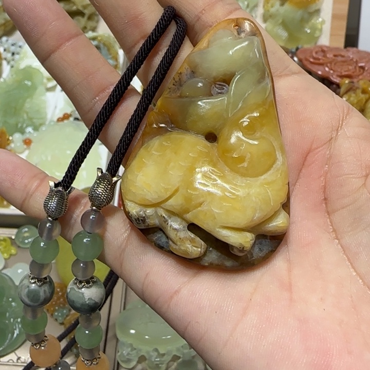 蛇纹石玉吊坠未镶嵌