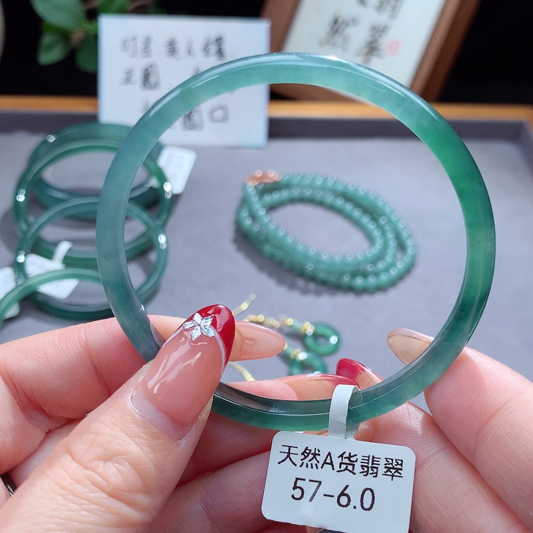 翡翠手镯（圆镯）未镶嵌