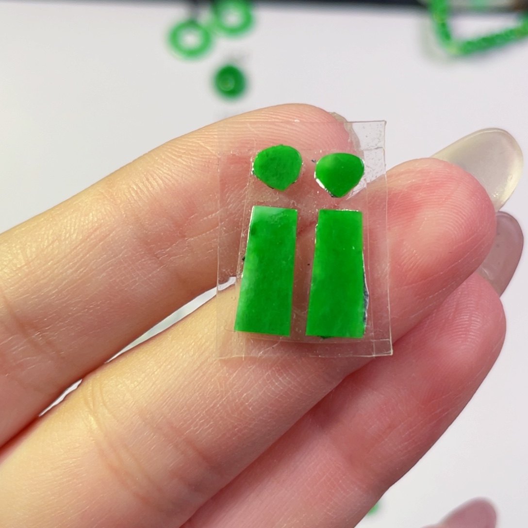 颈饰未镶嵌翡翠裸石