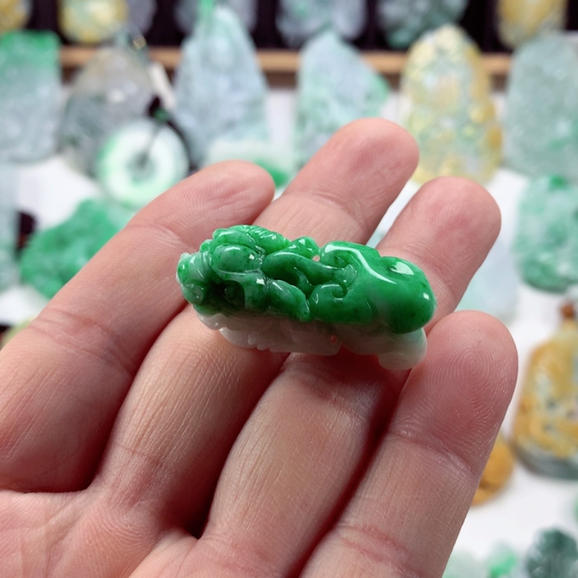 【闪购商品】翡翠吊坠(不含链)未镶嵌凡*