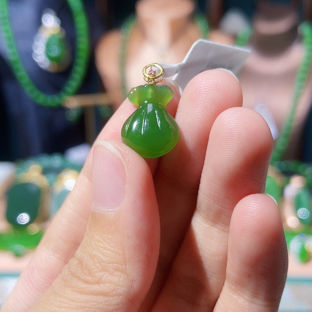 和田玉（碧玉）18K金镶嵌颈饰