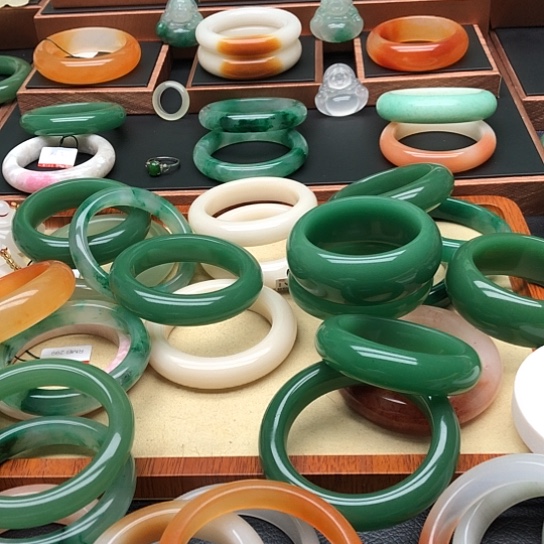 大***】石英质玉（黄龙玉）合金手镯