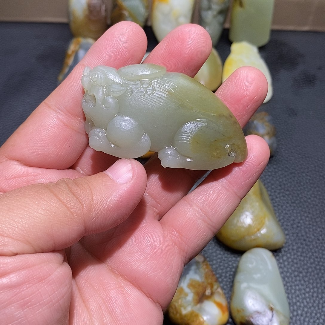 雀***在和田玉未镶嵌颈饰定制