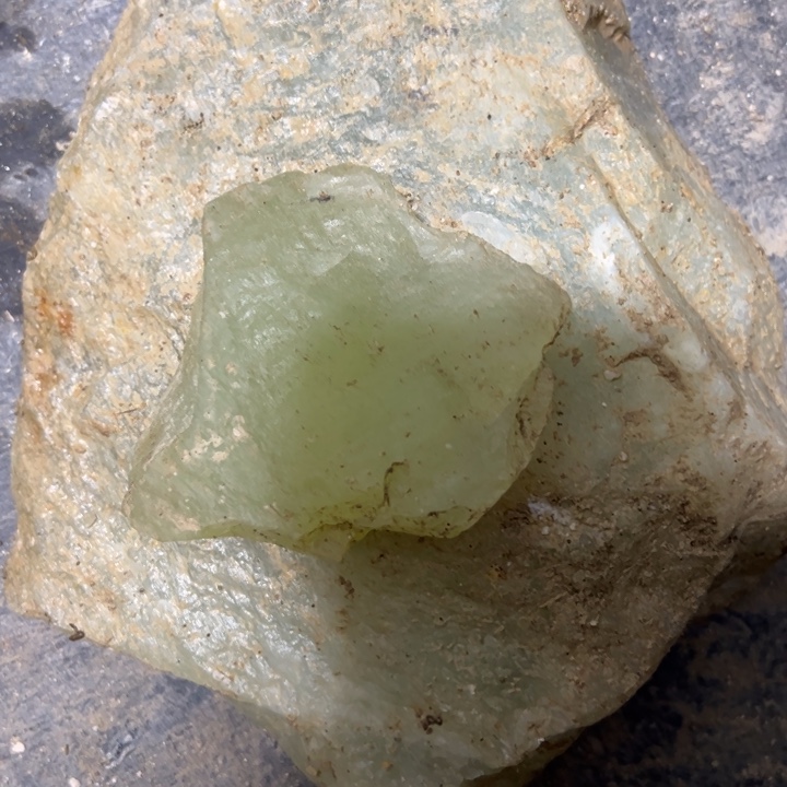 岫玉未镶嵌珠宝奇石