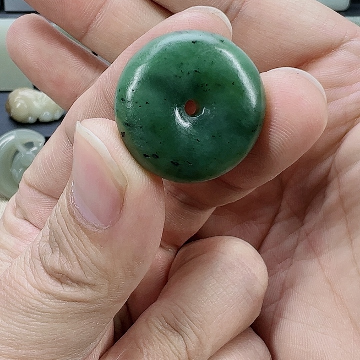 和田玉吊坠未镶嵌