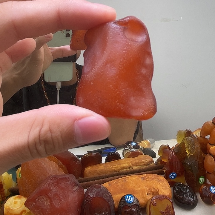 琥珀未镶嵌珠宝奇石