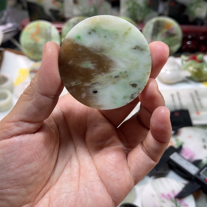 独山玉未镶嵌颈饰