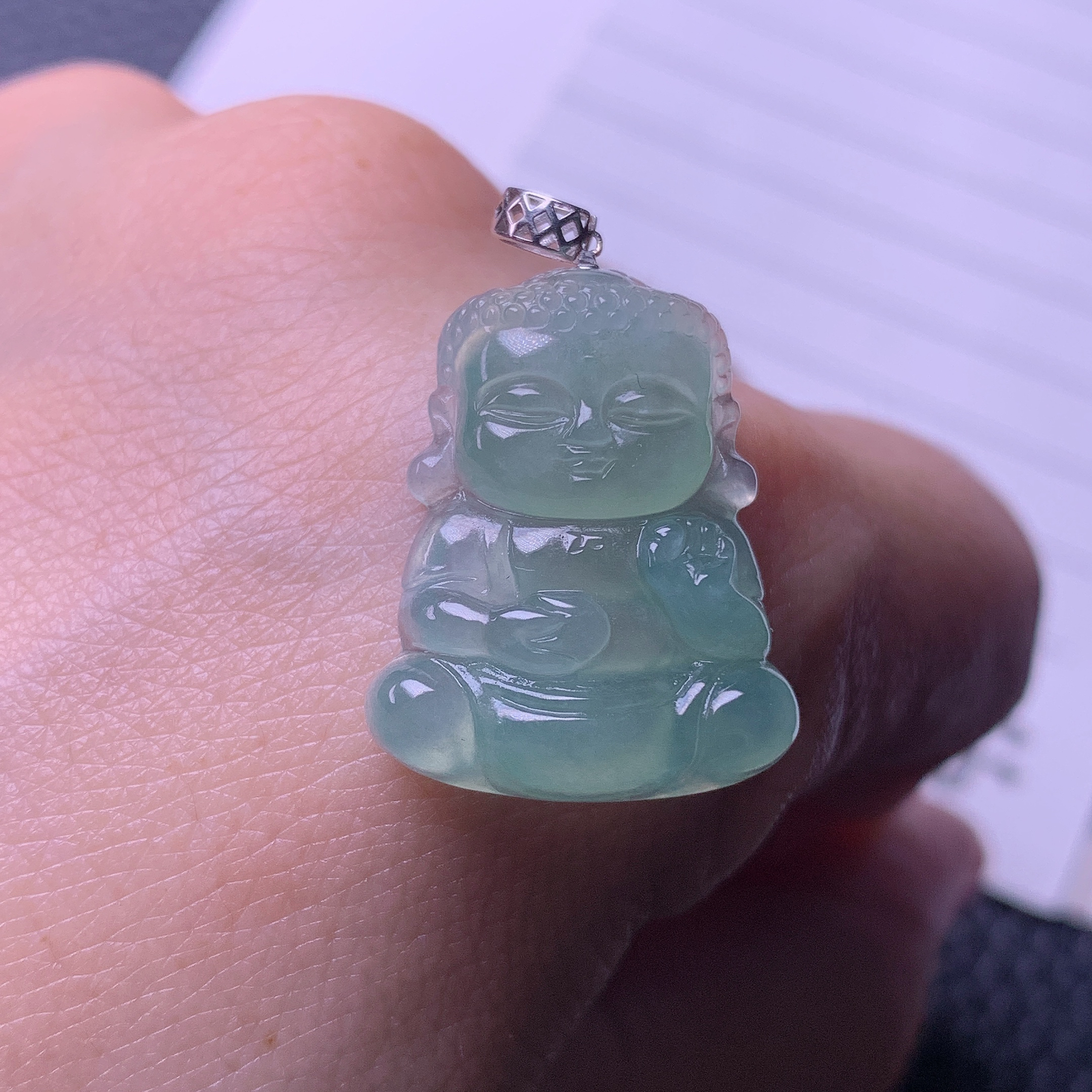 天然缅甸a货翡翠满绿宝宝佛玉吊坠18k金扣23/18/5