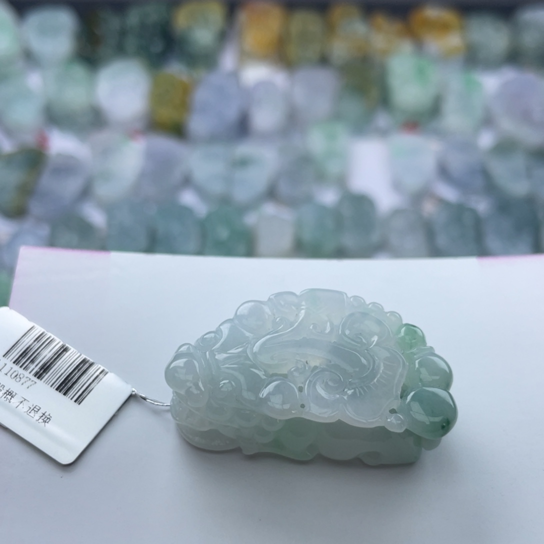 翡翠颈饰未镶嵌貔貅