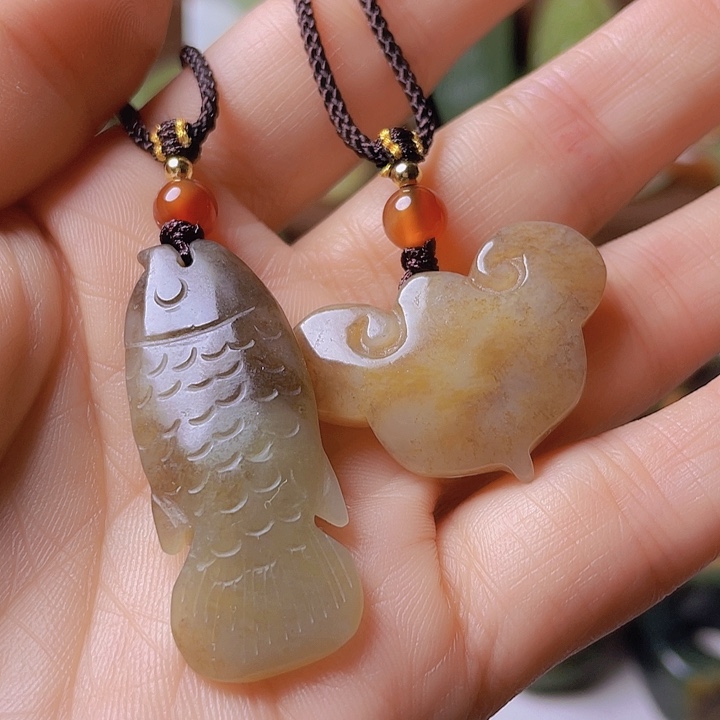 未镶嵌岫岩河磨玉（透闪石质玉）把件