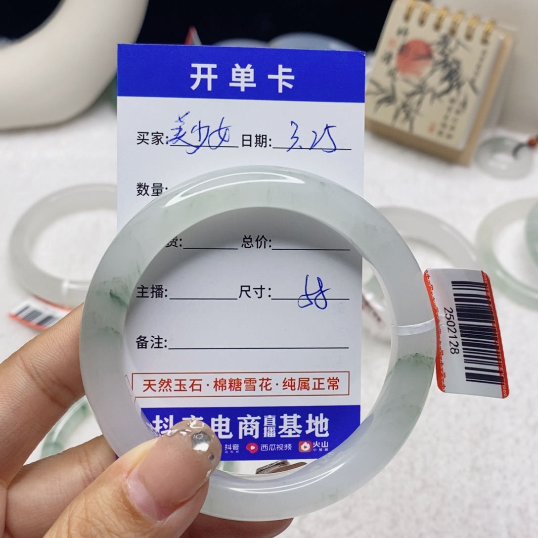 石英质玉未镶嵌手镯美****事