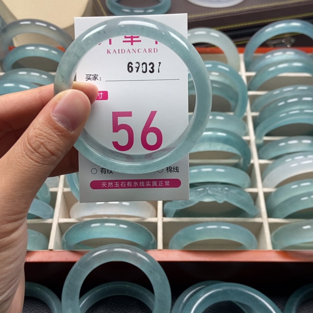 未镶嵌手镯石英质玉