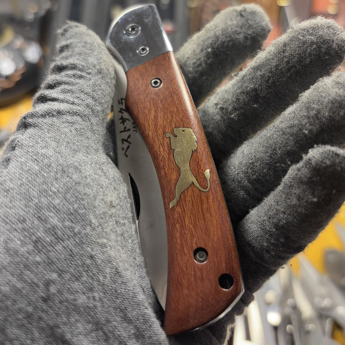 实木手柄狮子图案