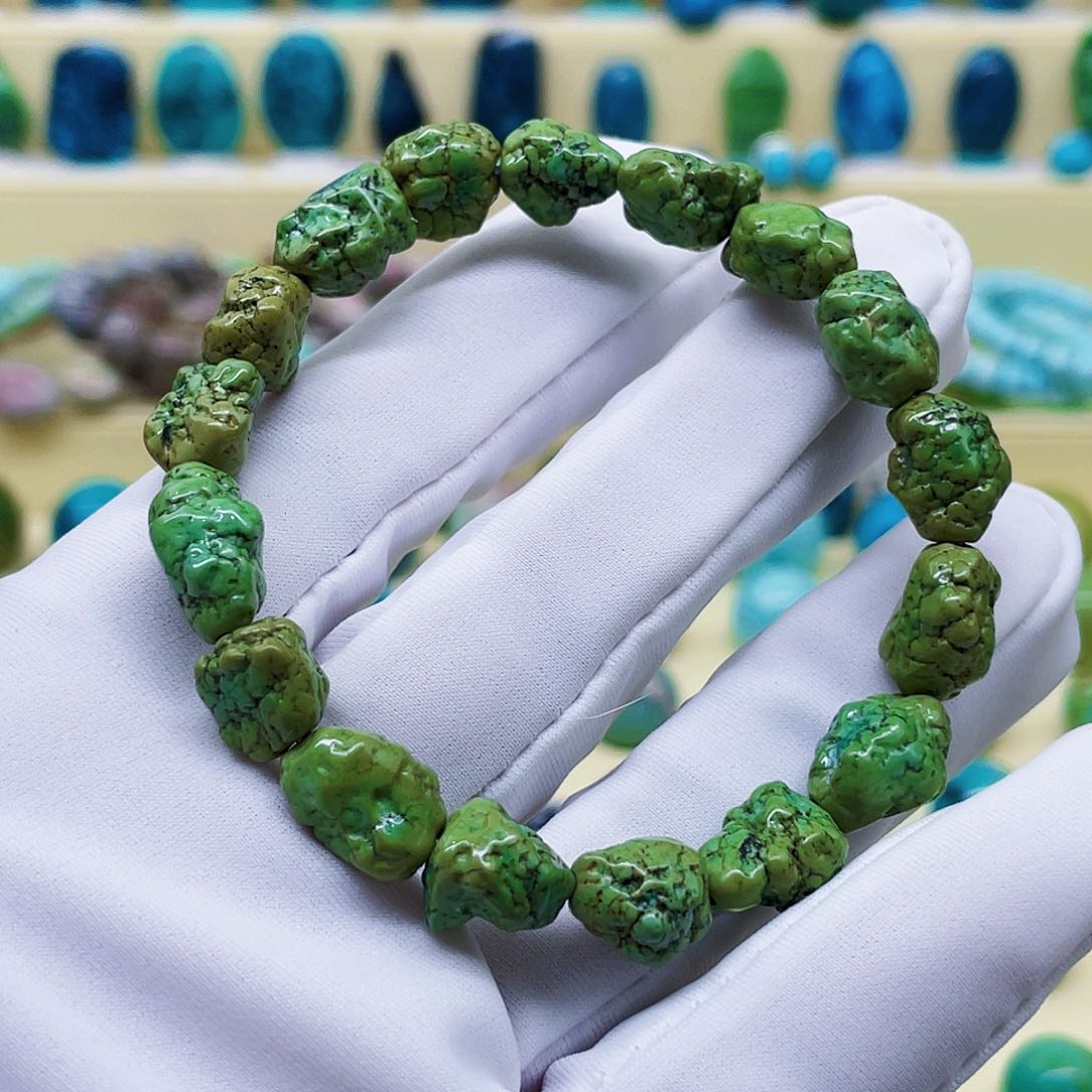 绿松石颈饰未镶嵌