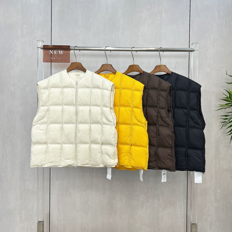 零压感轻薄无袖白鸭绒羽绒服秋冬新款宽松简约圆领保暖马甲21724