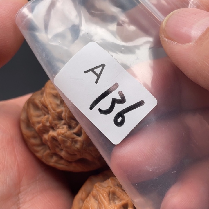 文玩核桃吊坠?****长红锦鲤44