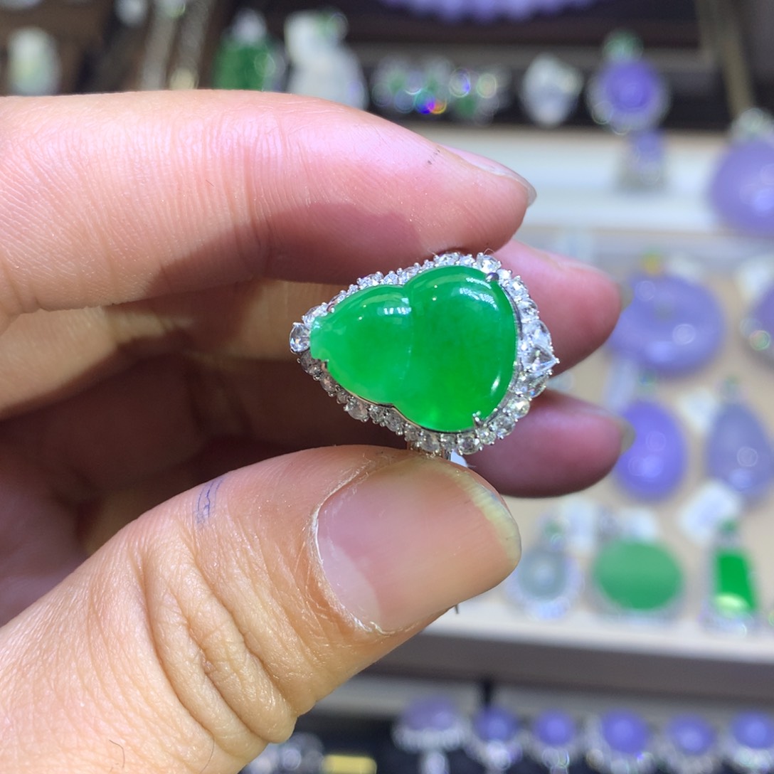 翡翠颈饰18K金镶嵌翡翠吊坠