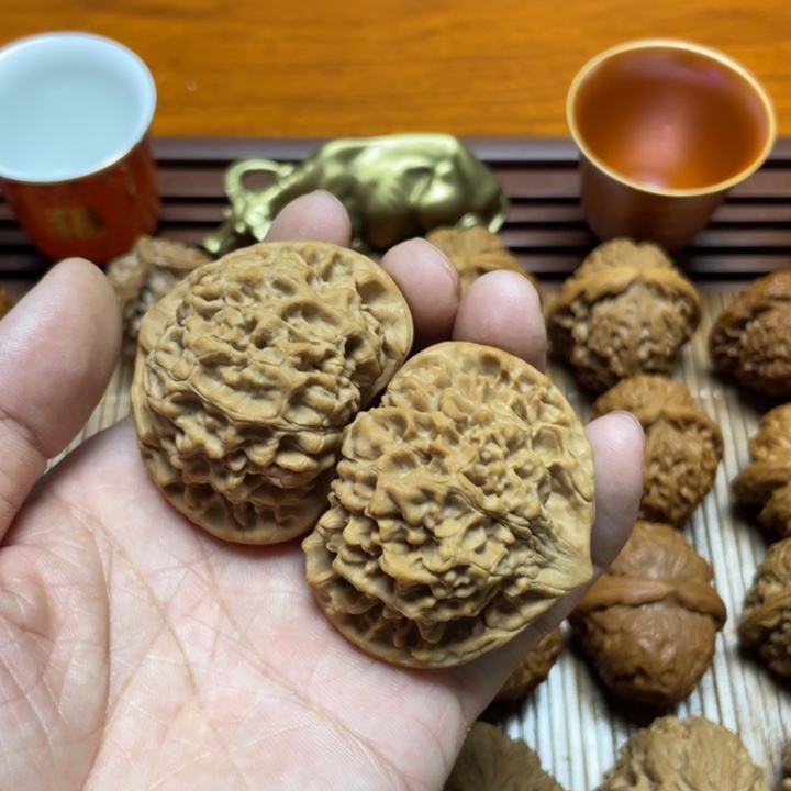 既***此吊坠文玩核桃麒麟纹大官帽