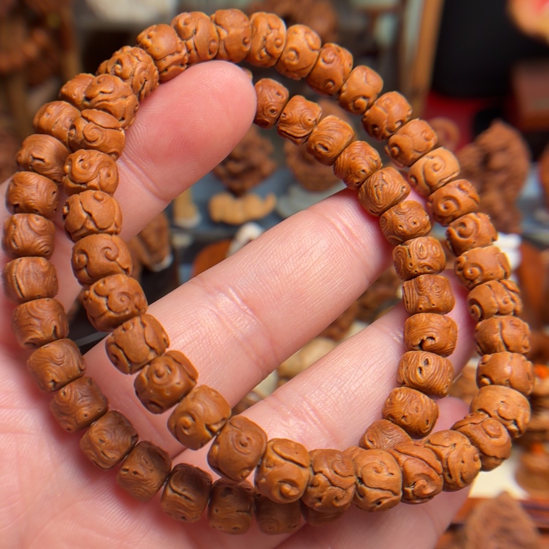 一条新年首发桃核雕刻祥云纹手串