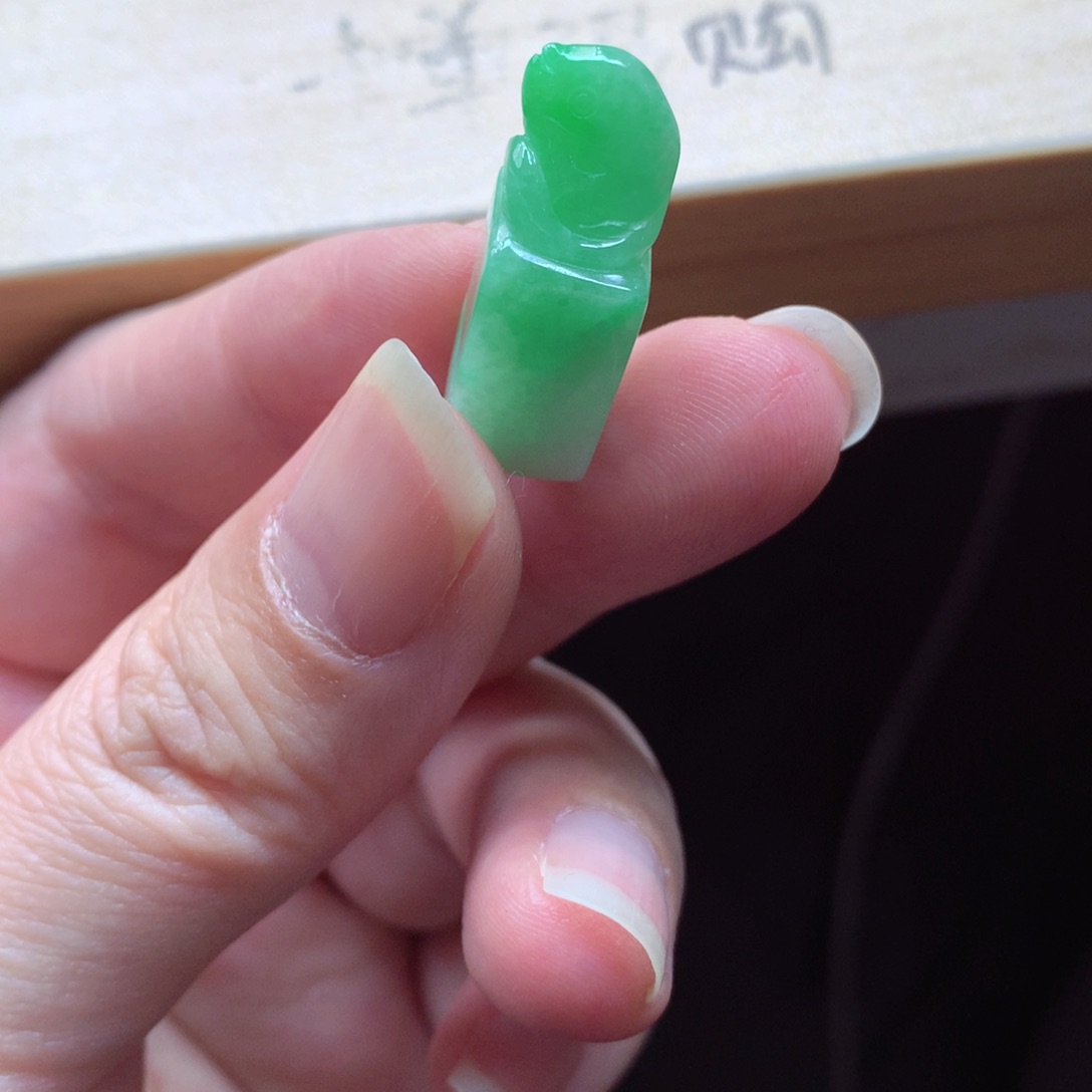 翡翠颈饰未镶嵌吊坠