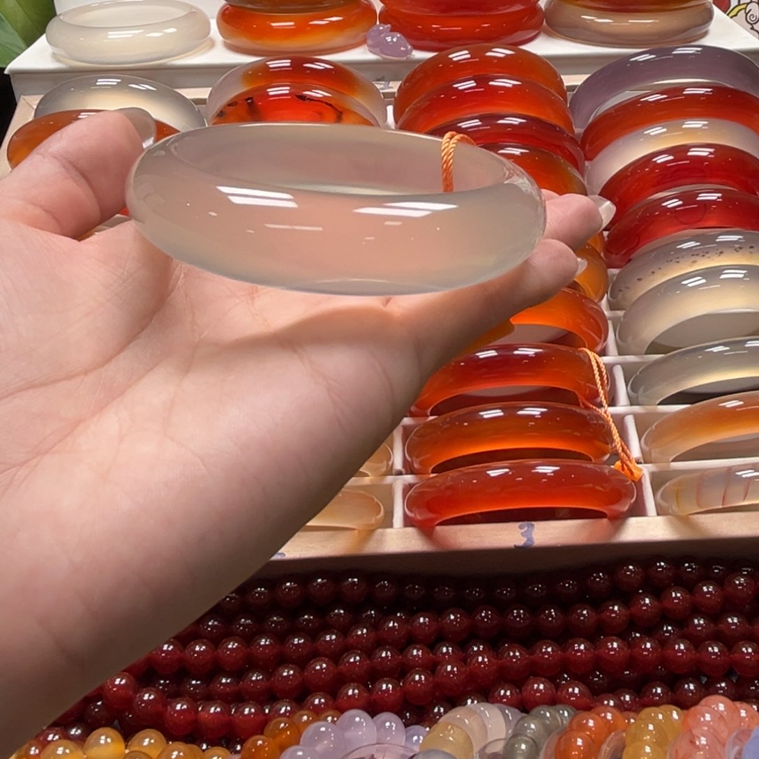 手镯玛瑙/玉髓未镶嵌武****?