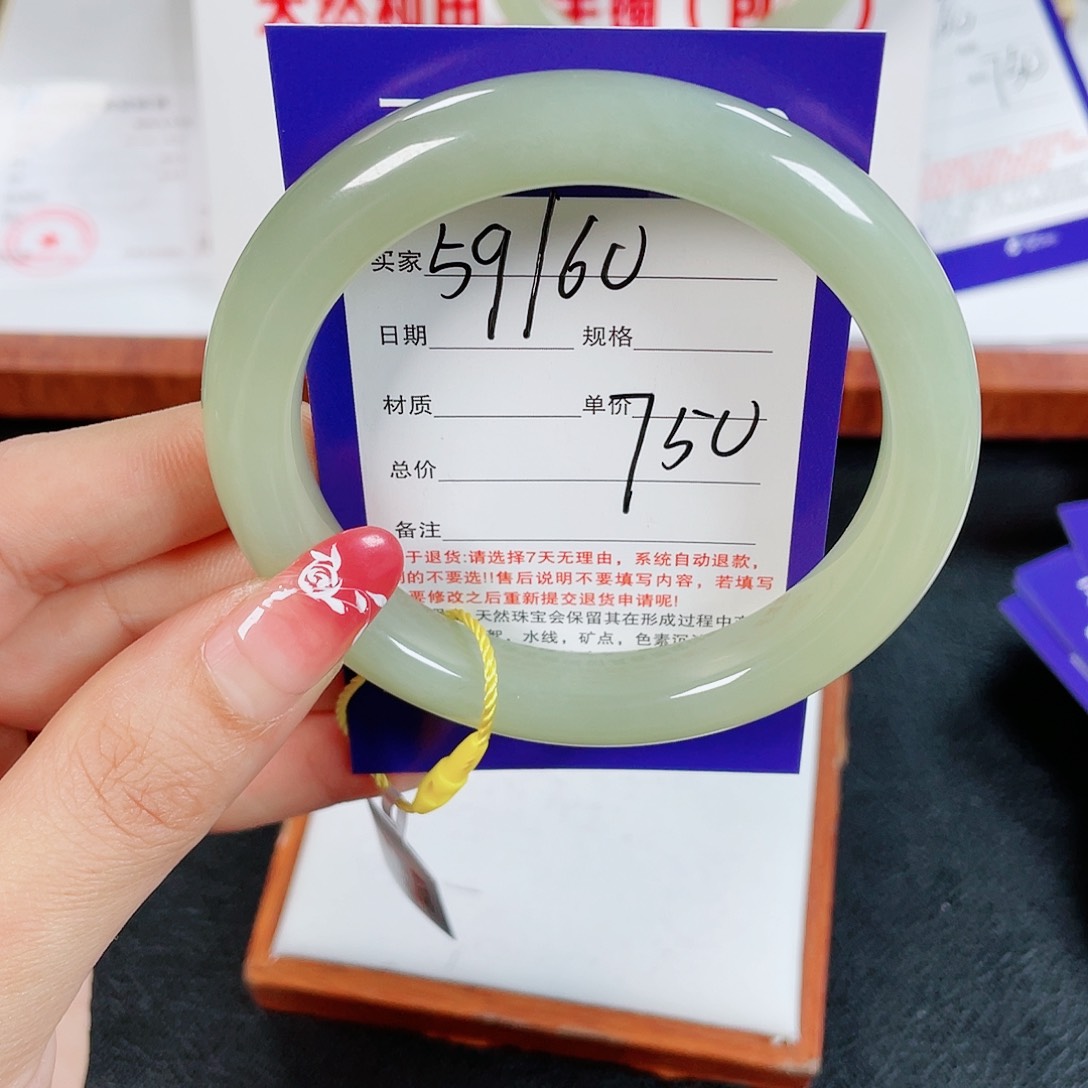 和田玉手镯未镶嵌